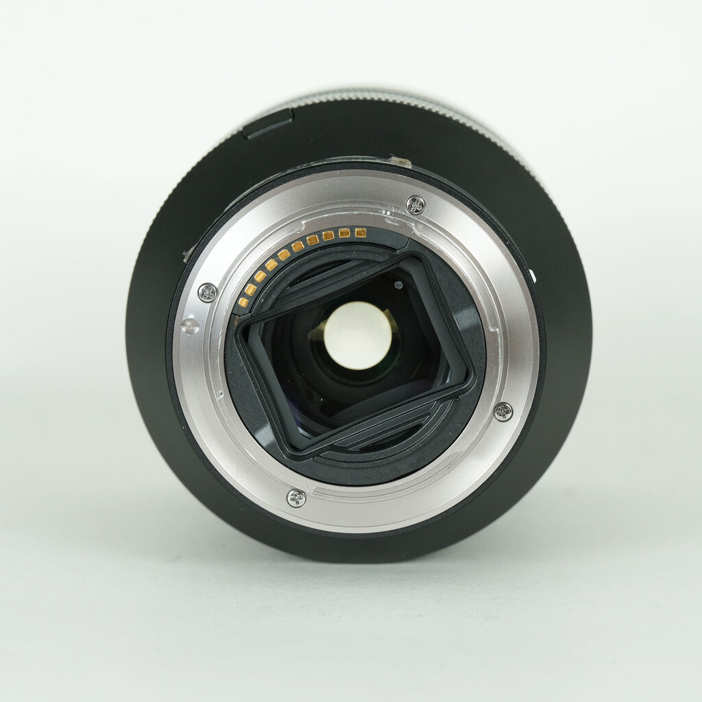 SONY FE 24-240mm F3.5-6.3 OSS SEL24240