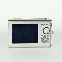 OLYMPUS μTOUGH 8000 シルバー OLYMPUS μTOUGH 8000 シルバー