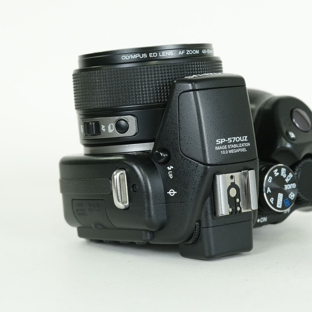 OLYMPUS CAMEDIA SP-570UZ