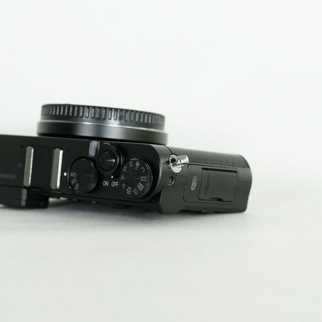 Panasonic LUMIX DMC-GM5ボディ ブラック