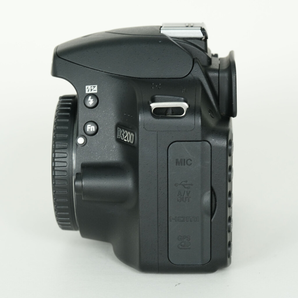 Nikon D3200�{�f�B �u���b�N