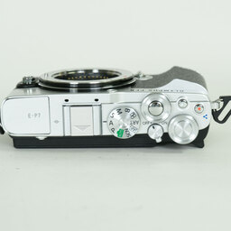 OLYMPUS PEN E-P7