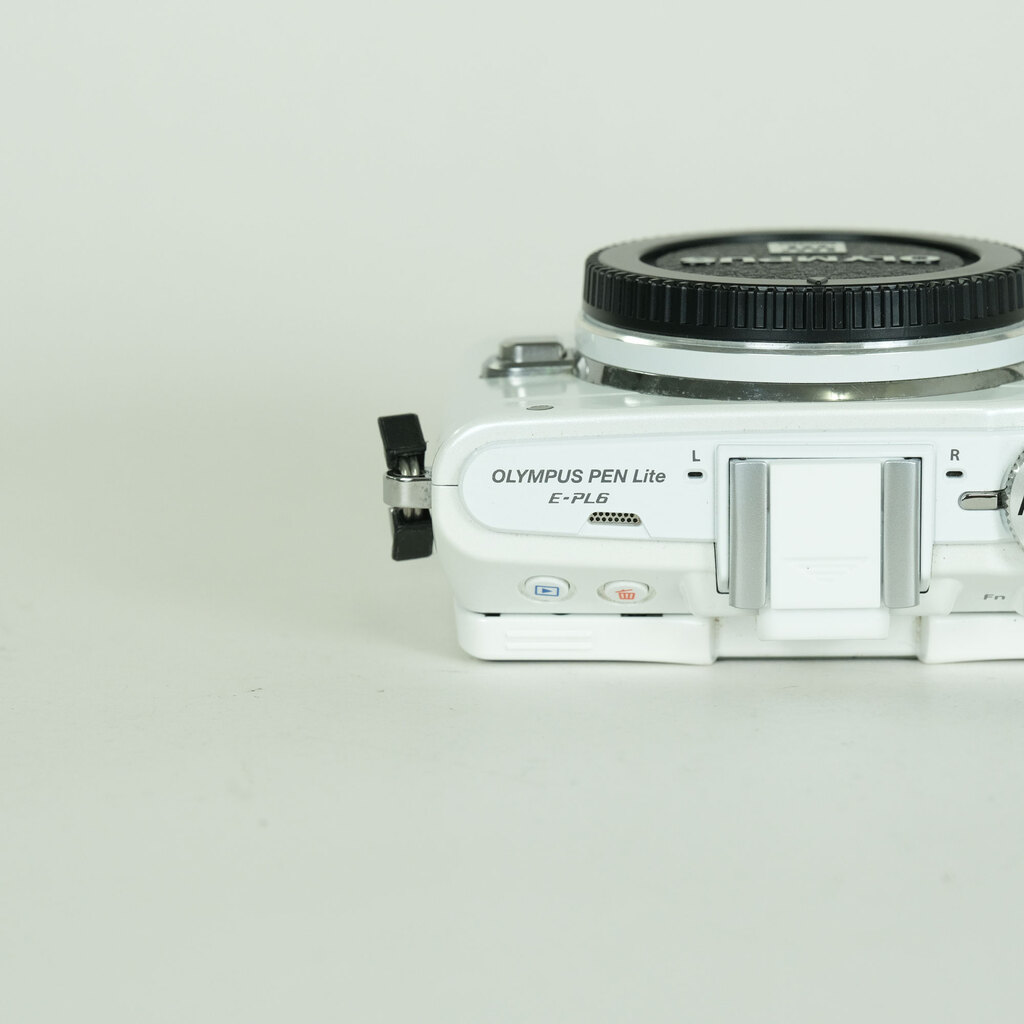 OLYMPUS PEN Lite E-PL6 ボディ ホワイト