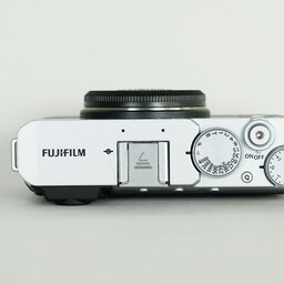 FUJIFILM X-E4