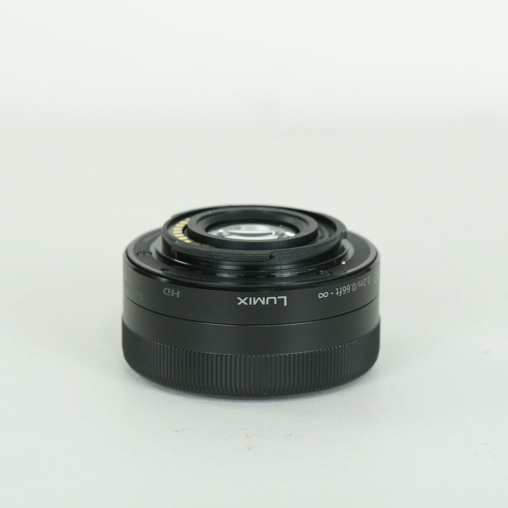 Panasonic LUMIX G VARIO 12-32mm / F3.5-5.6 ASPH. / MEGA O.I.S. Panasonic LUMIX G VARIO 12-32mm / F3.5-5.6 ASPH. / MEGA O.I.S.
