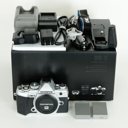 OLYMPUS OM-D E-M5 Mark III