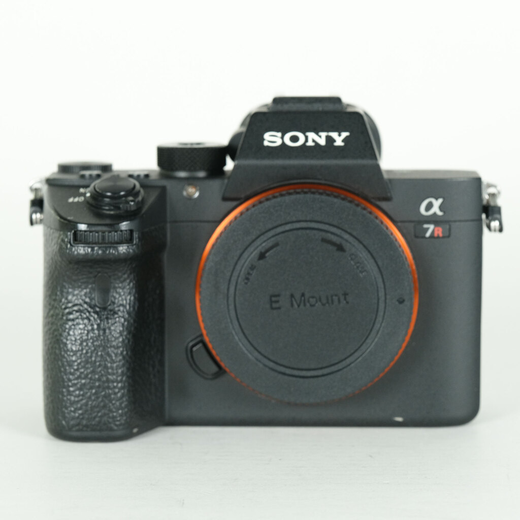 SONY α7R III（ILCE-7RM3）の出品 | ONE SCENE（ワンシーン）