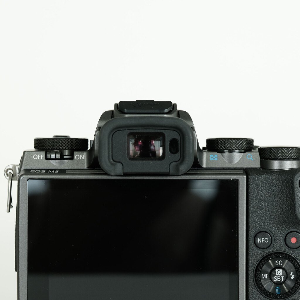 Canon EOS M5