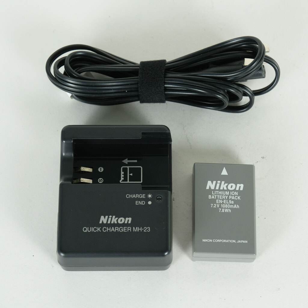 Nikon D3000 ボディの出品 | ONE SCENE（ワンシーン）