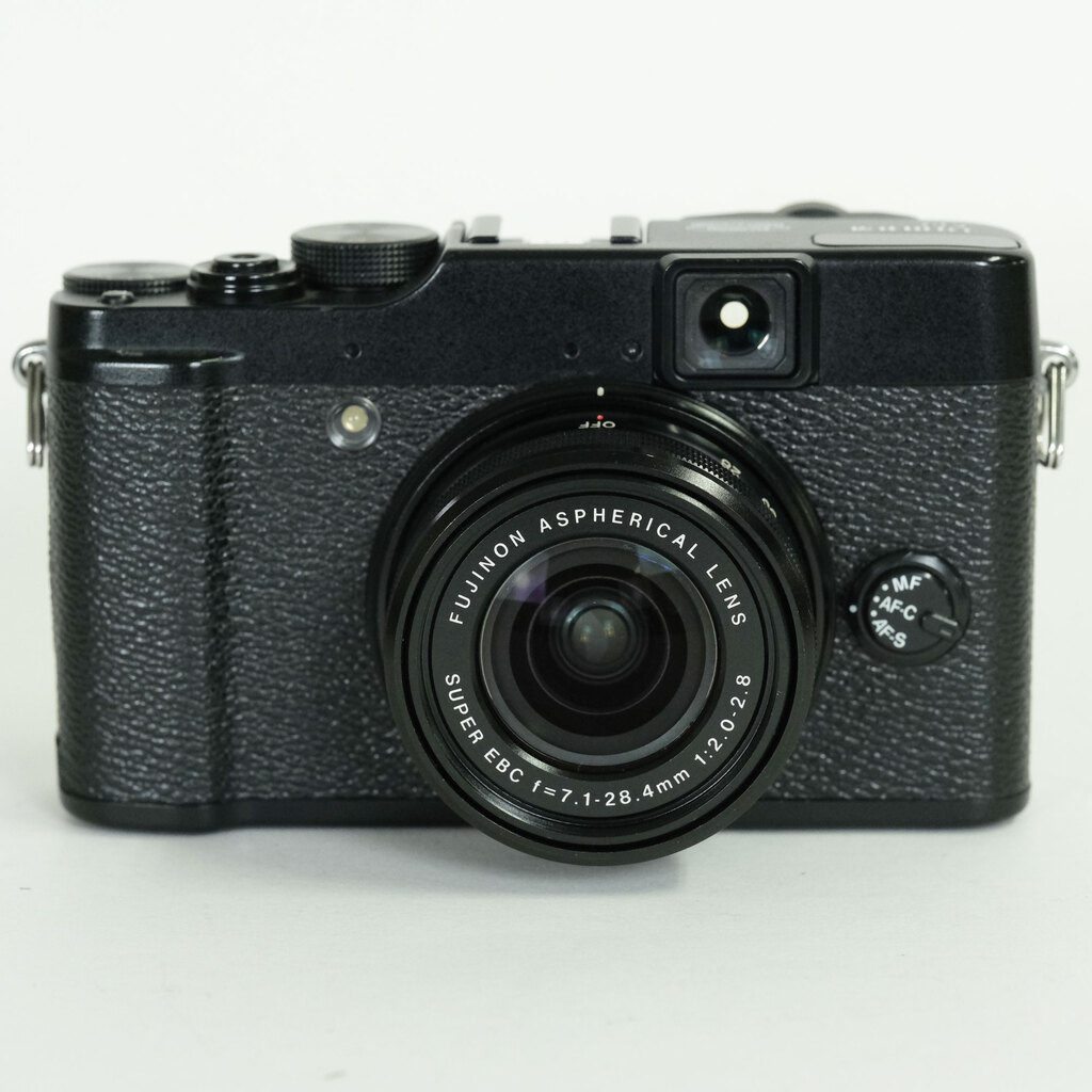 FUJIFILM X10 �u���b�N