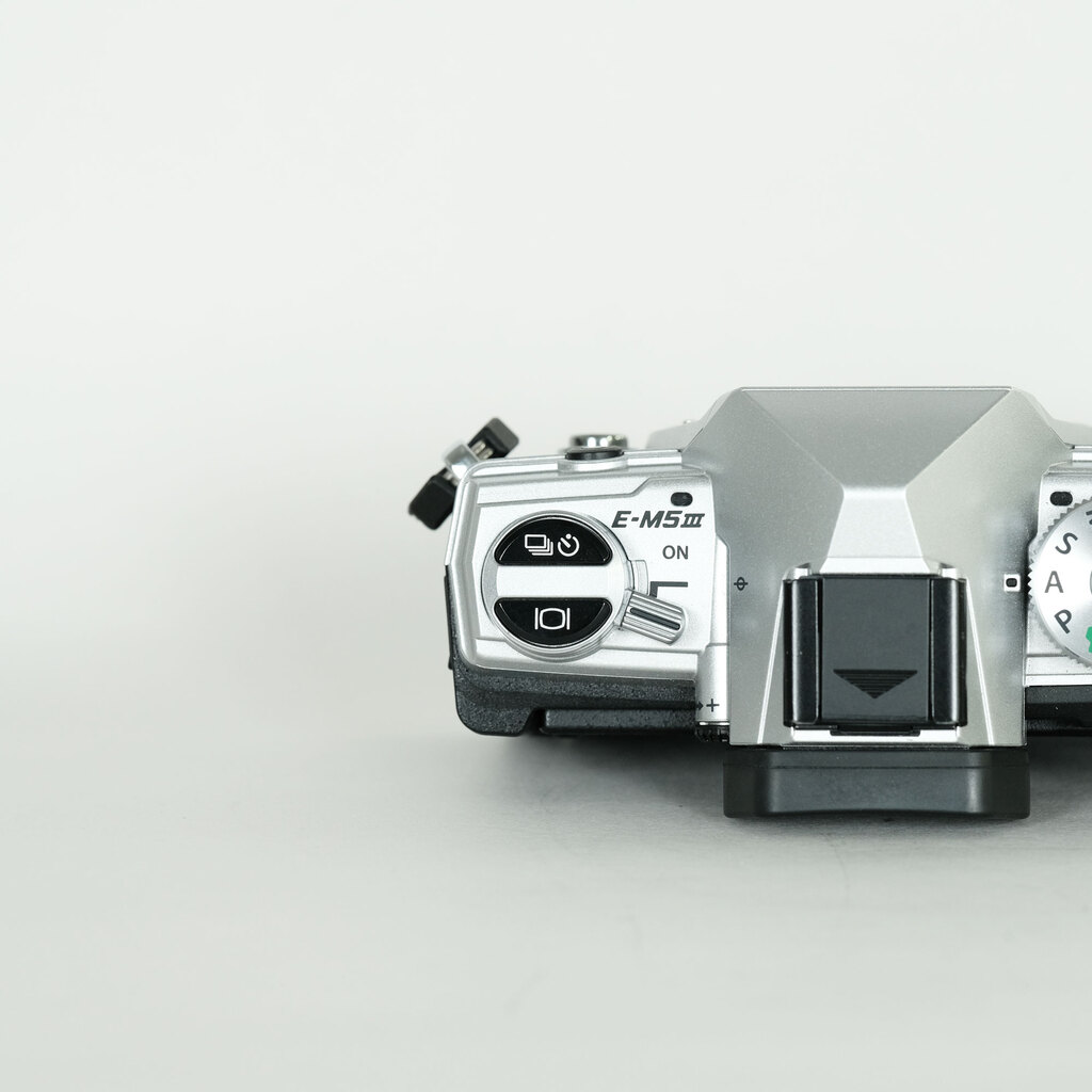OLYMPUS OM-D E-M5 Mark III