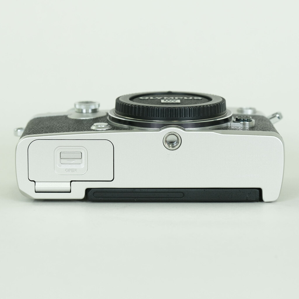 OLYMPUS PEN-F