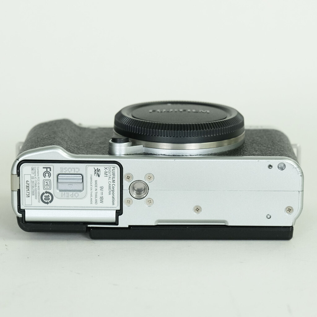 FUJIFILM X-M1 ボディ シルバー