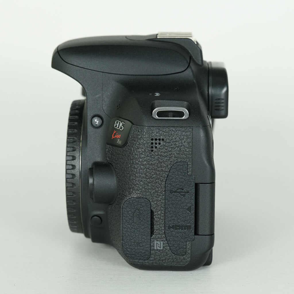 Canon EOS Kiss X9i [�{�f�B]