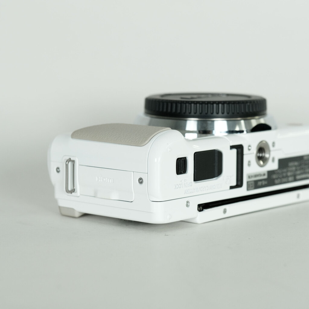 Panasonic LUMIX DMC-GF6-W ボディ ホワイト