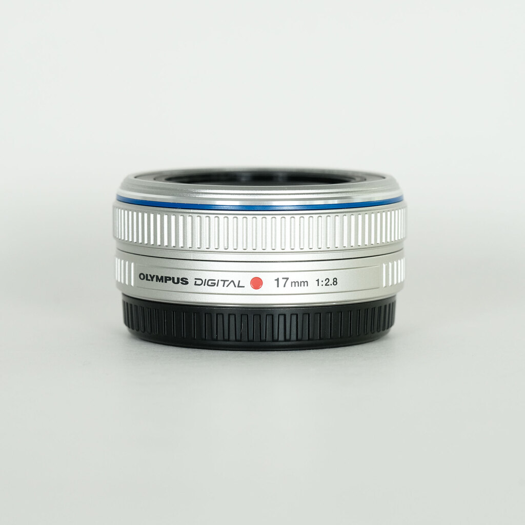 OLYMPUS M.ZUIKO DIGITAL 17mm F2.8 シルバー