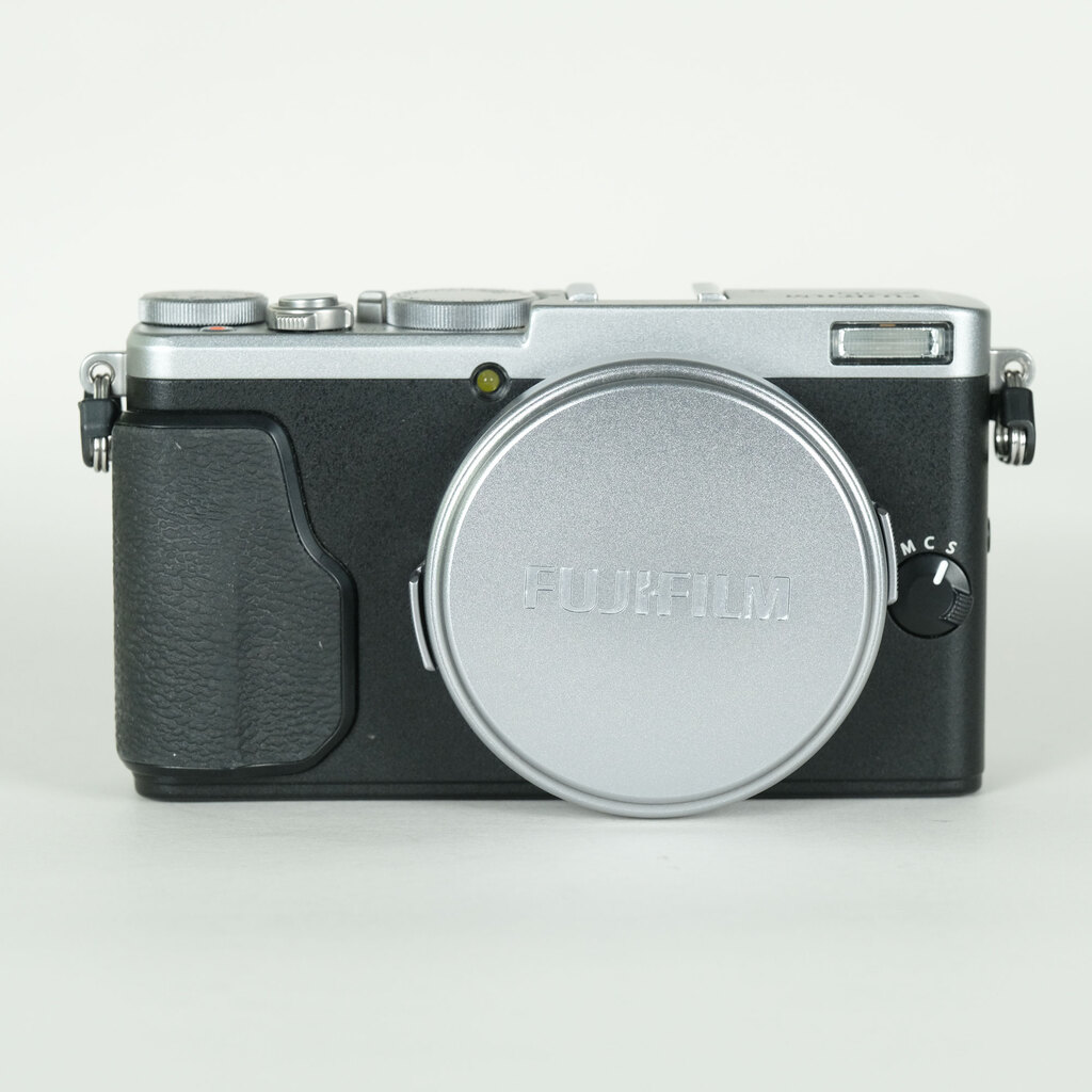 FUJIFILM X70 シルバー FUJIFILM X70 シルバー