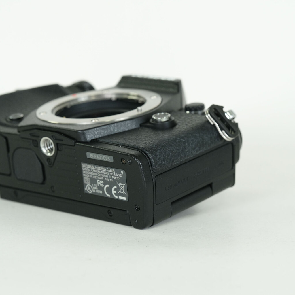 OLYMPUS OM-D E-M5 Mark II