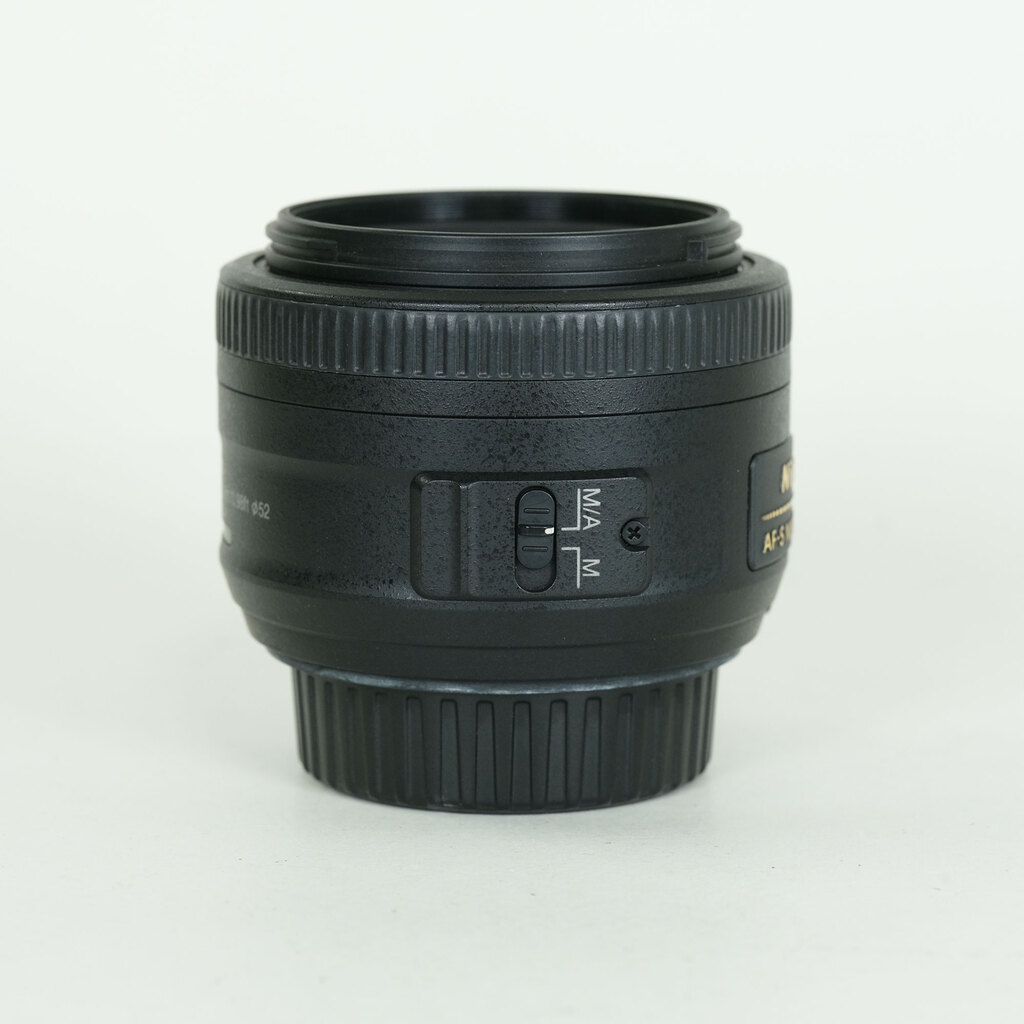 Nikon AF-S DX NIKKOR 35mm f/1.8G Nikon AF-S DX NIKKOR 35mm f/1.8G