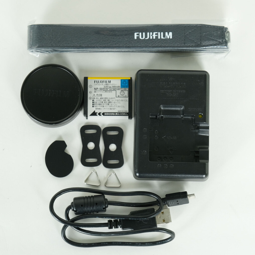 FUJIFILM X10 ブラック 付属品多数 FUJIFILM X10 ブラックの出品 | ONE SCENE（ワンシーン）