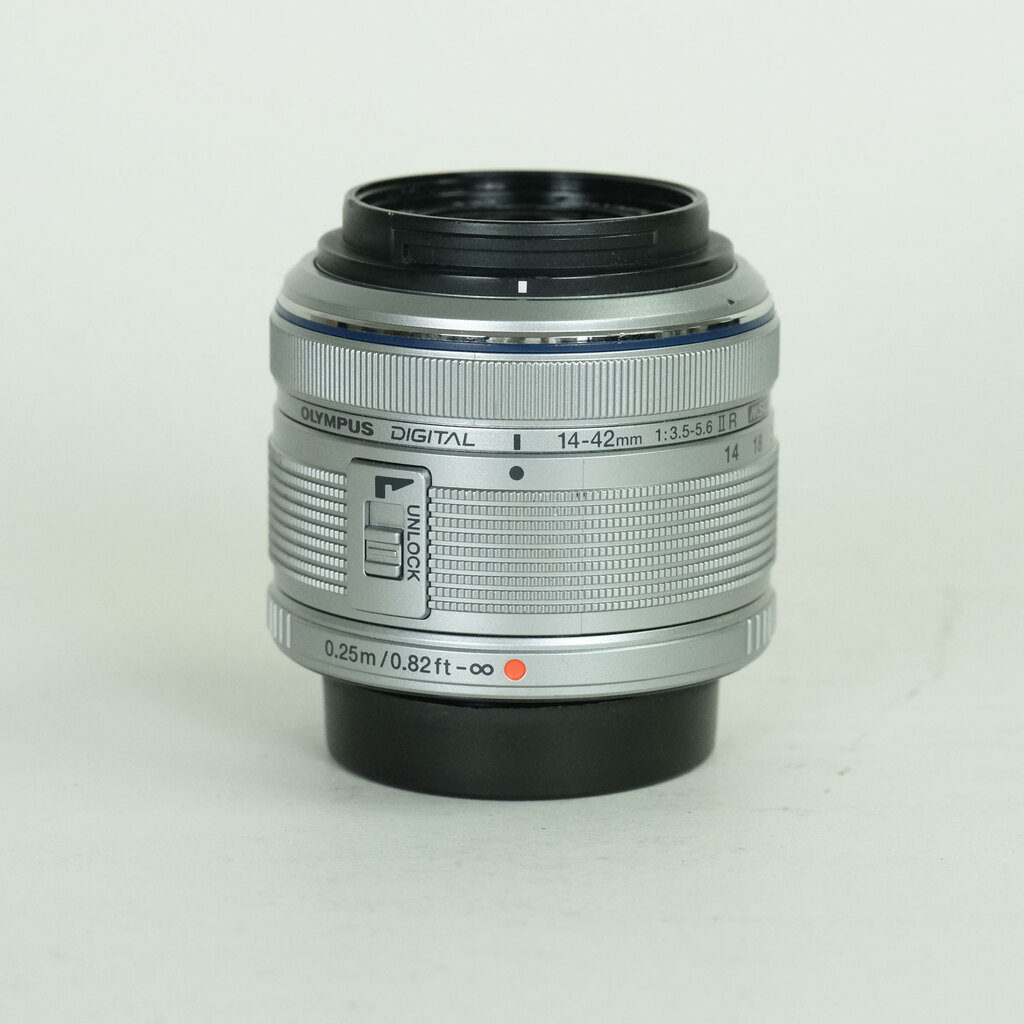 OLYMPUS M.ZUIKO DIGITAL 14-42mm F3.5-5.6IIR シルバー