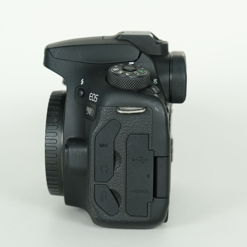 Canon EOS 90D