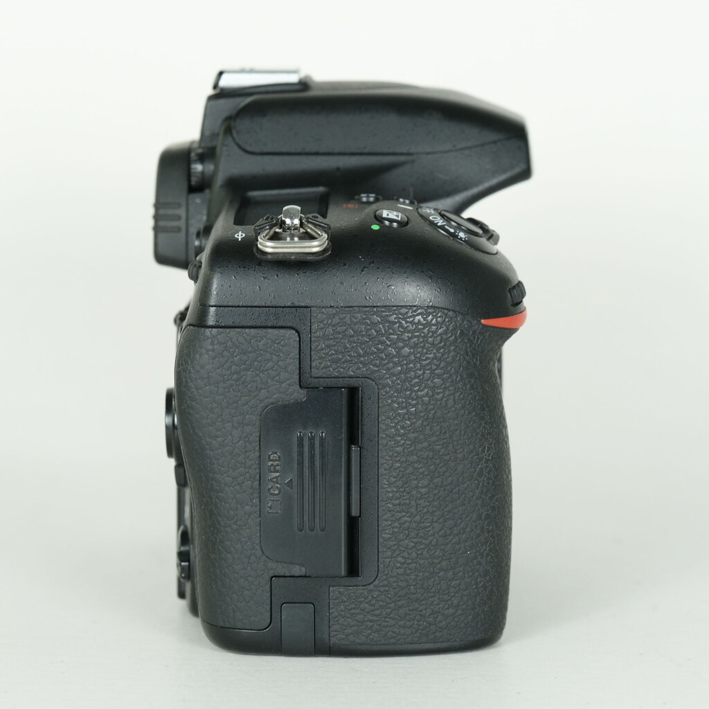 Nikon D750 [�{�f�B]