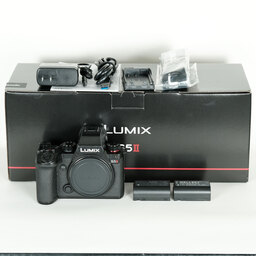 Panasonic LUMIX S5II DC-S5M2