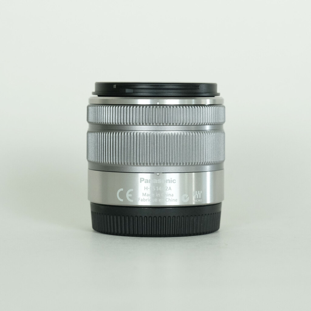 Panasonic LUMIX G VARIO 14-42mm F3.5-5.6II ASPH. MEGA O.I.S.  シルバー    H-FS1442A-S