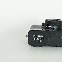 FUJIFILM X half X-HF1