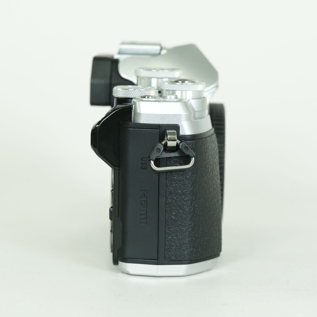 OLYMPUS OM-D E-M10 Mark III OLYMPUS OM-D E-M10 Mark III