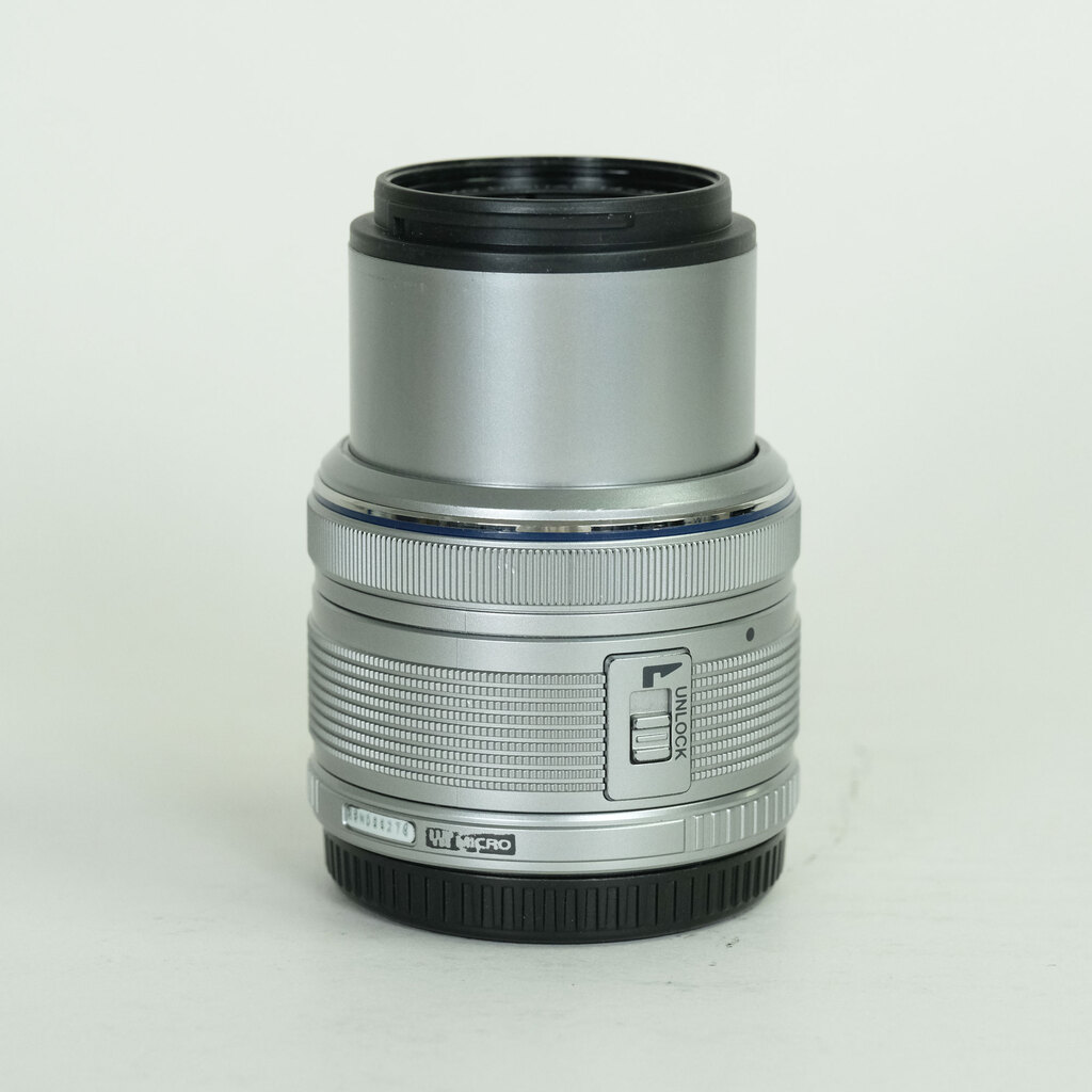 OLYMPUS M.ZUIKO DIGITAL 14-42mm F3.5-5.6IIR シルバー OLYMPUS M.ZUIKO DIGITAL 14-42mm F3.5-5.6IIR シルバー