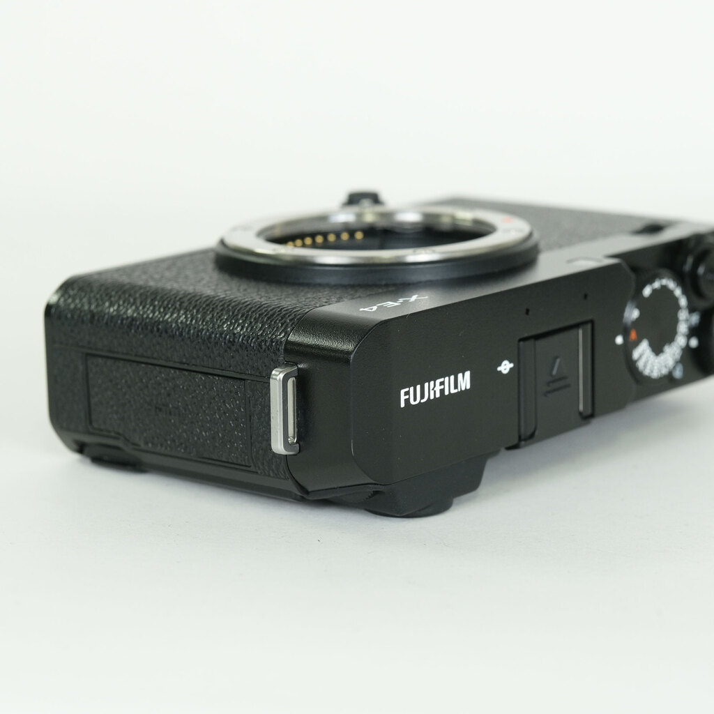 FUJIFILM X-E4