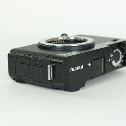 FUJIFILM X-E4