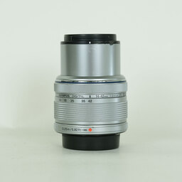 OLYMPUS M.ZUIKO DIGITAL 14-42mm F3.5-5.6IIR シルバー