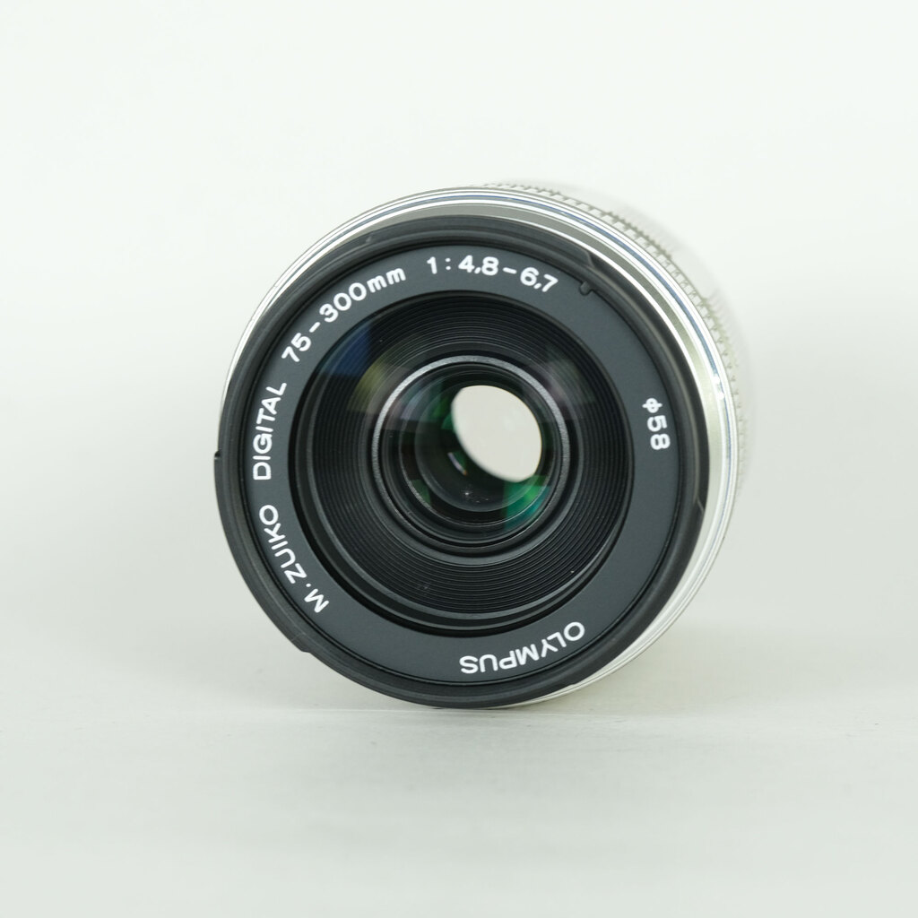 OLYMPUS M.ZUIKO ED75-300mm F4.8-6.7 シルバー