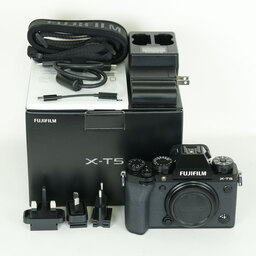 FUJIFILM X-T5