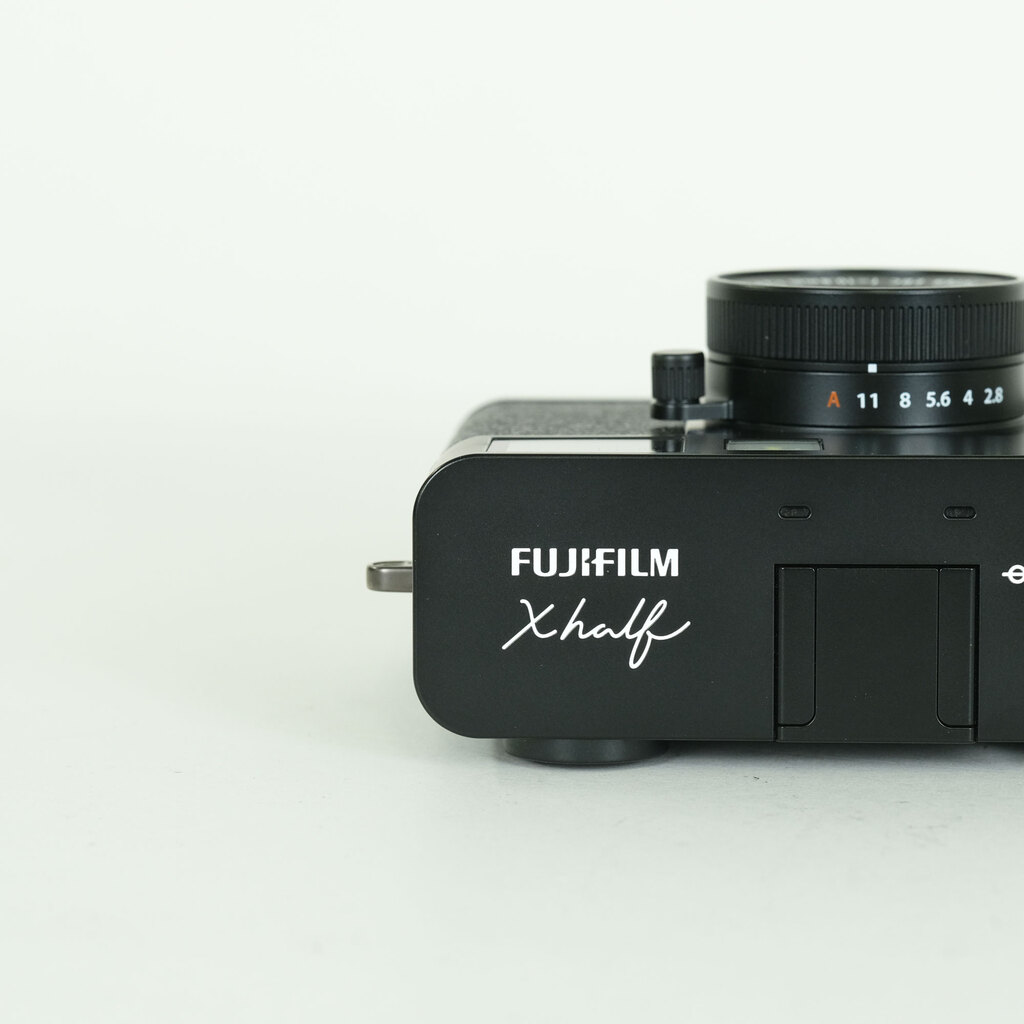 FUJIFILM X half X-HF1
