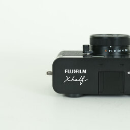 FUJIFILM X half X-HF1