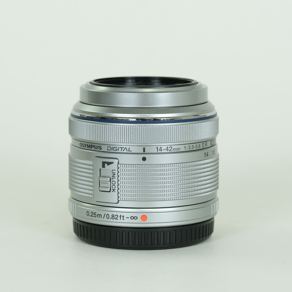 OLYMPUS M.ZUIKO DIGITAL 14-42mm F3.5-5.6IIR シルバー