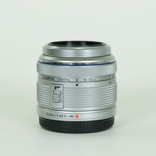 OLYMPUS M.ZUIKO DIGITAL 14-42mm F3.5-5.6IIR シルバー OLYMPUS M.ZUIKO DIGITAL 14-42mm F3.5-5.6IIR シルバー