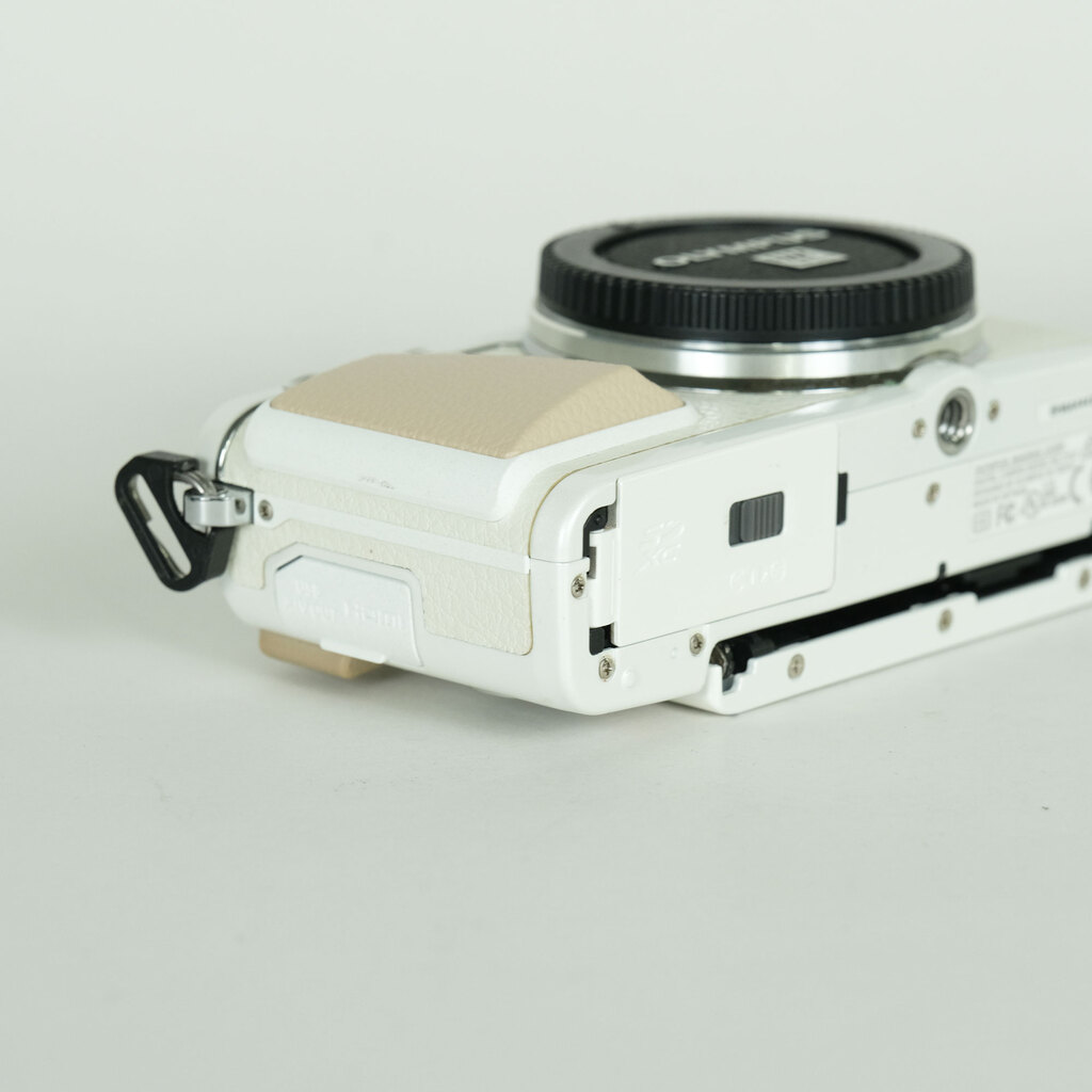 OLYMPUS PEN Lite E-PL7 ボディ ホワイト OLYMPUS PEN Lite E-PL7 ボディ ホワイト