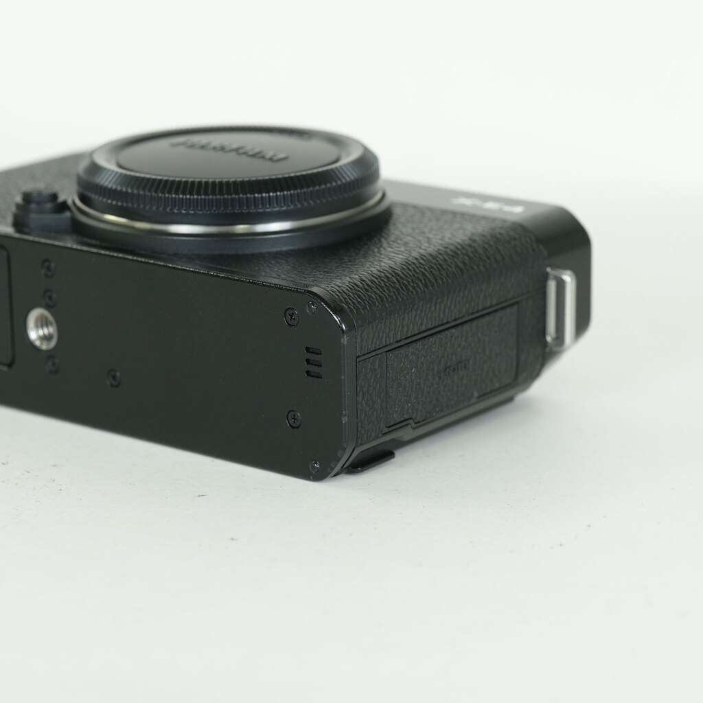 FUJIFILM X-E4
