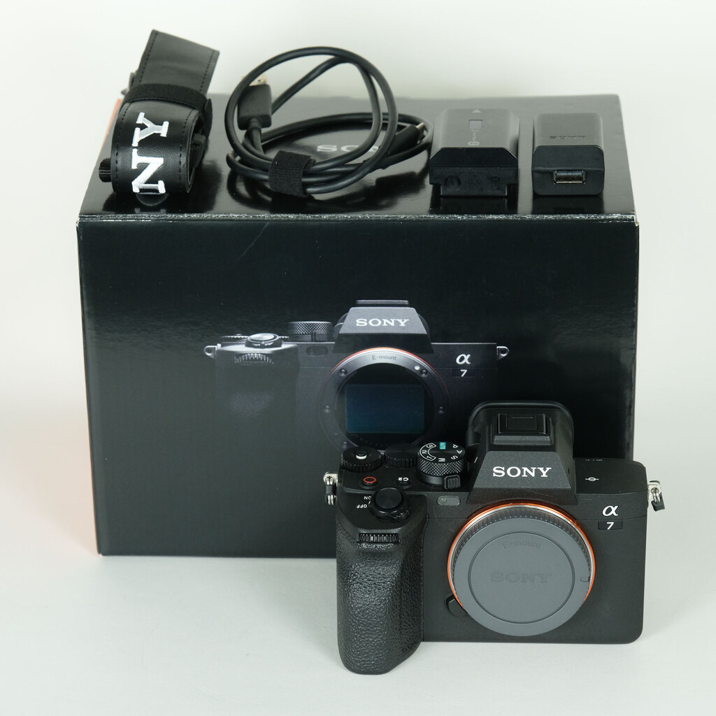 SONY α7 IV（ILCE-7M4）の出品 | ONE SCENE（ワンシーン）