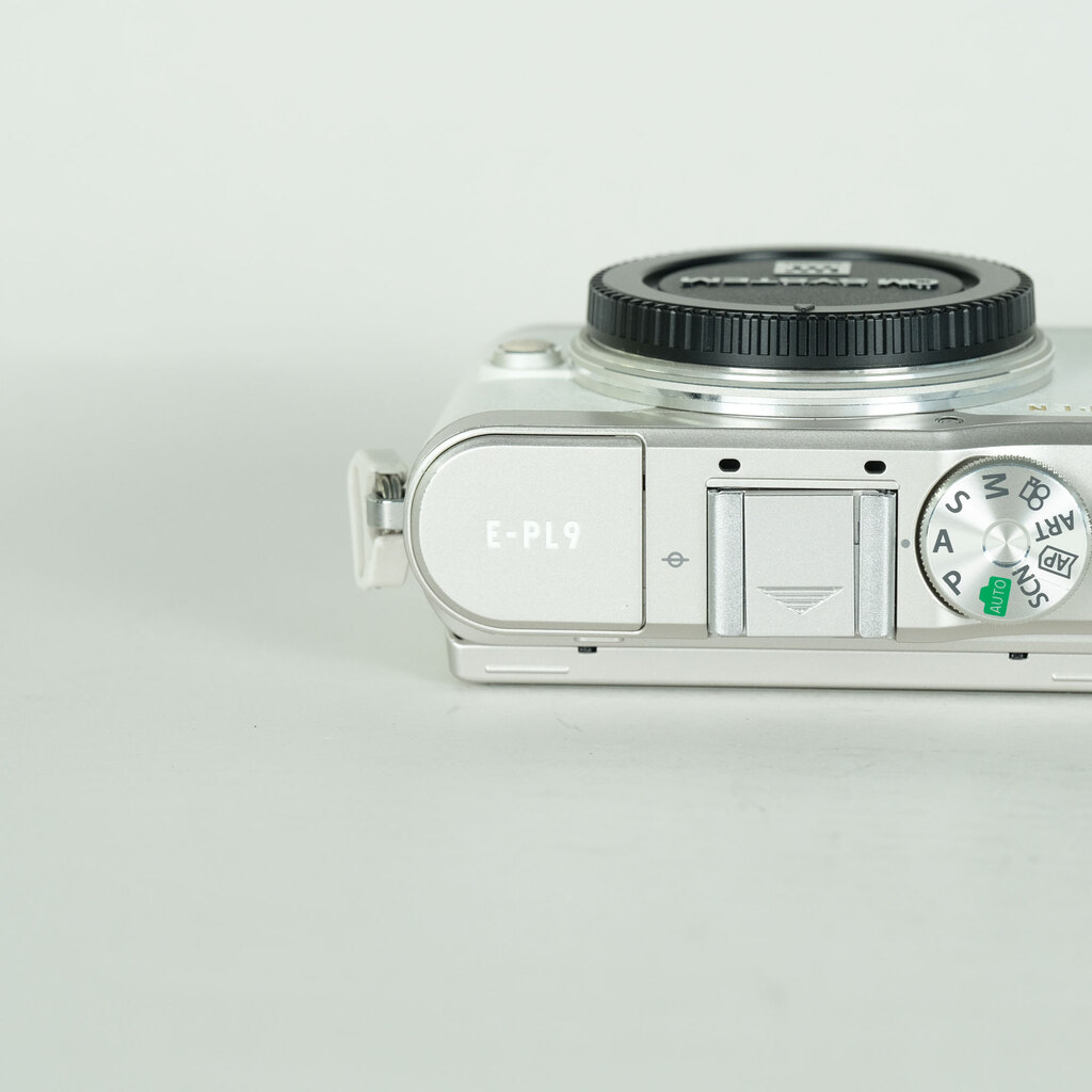 OLYMPUS PEN E-PL9