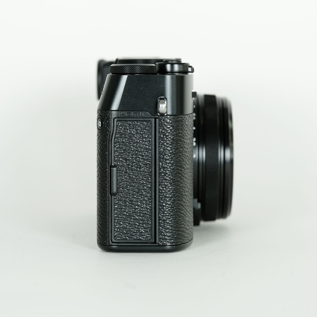 【本人確認済アカウント様のみ】FUJIFILM X100VI ブラック 高級コンパクトデジタルカメラの原点「X100 シリーズ」の最新モデル