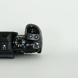 OLYMPUS OM-D E-M1 Mark II