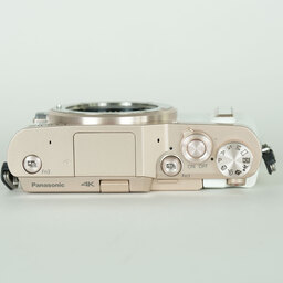 Panasonic LUMIX DC-GF10 ボディ ホワイト