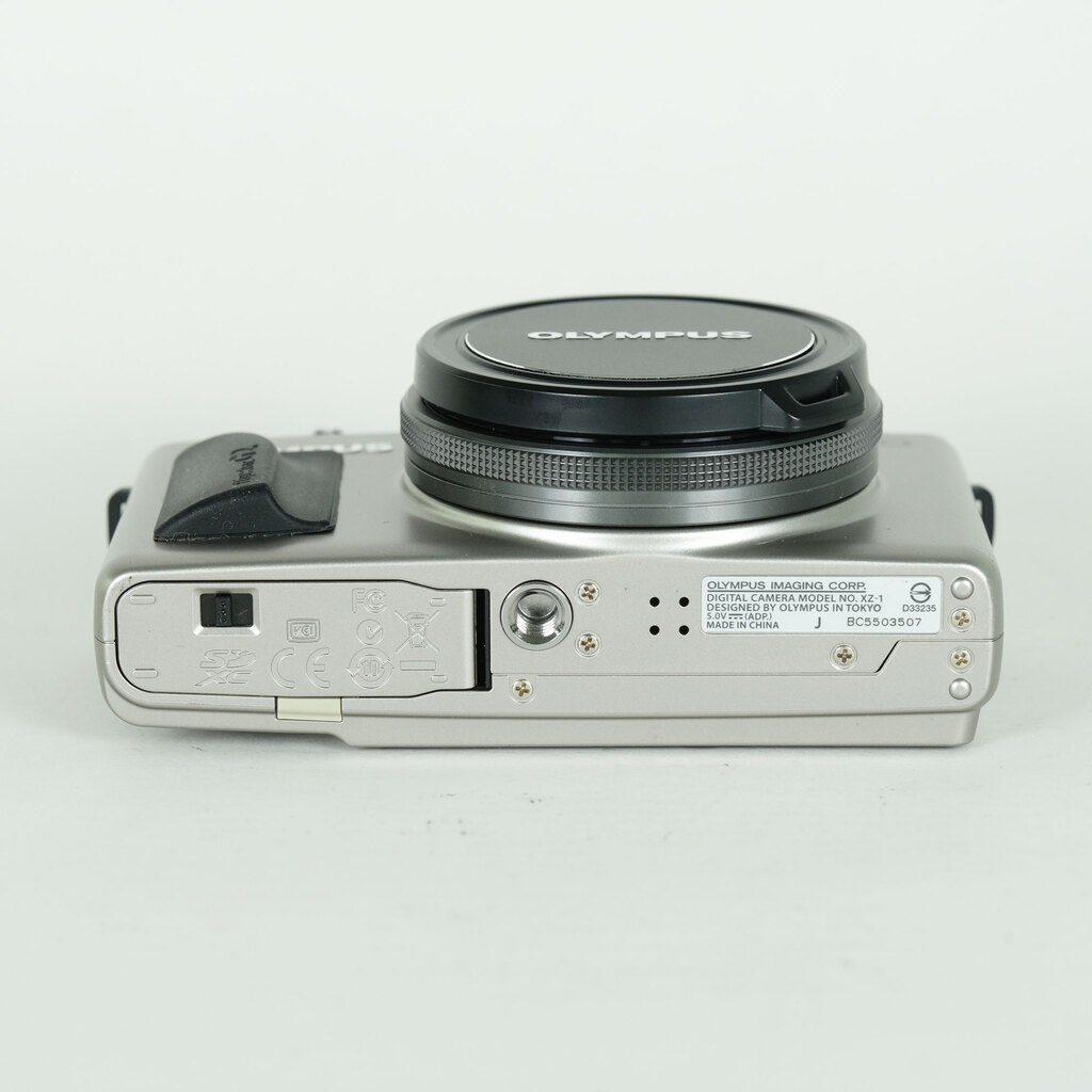 OLYMPUS XZ-1 チタニウムシルバー プレミアムキットの出品 | ONE SCENE