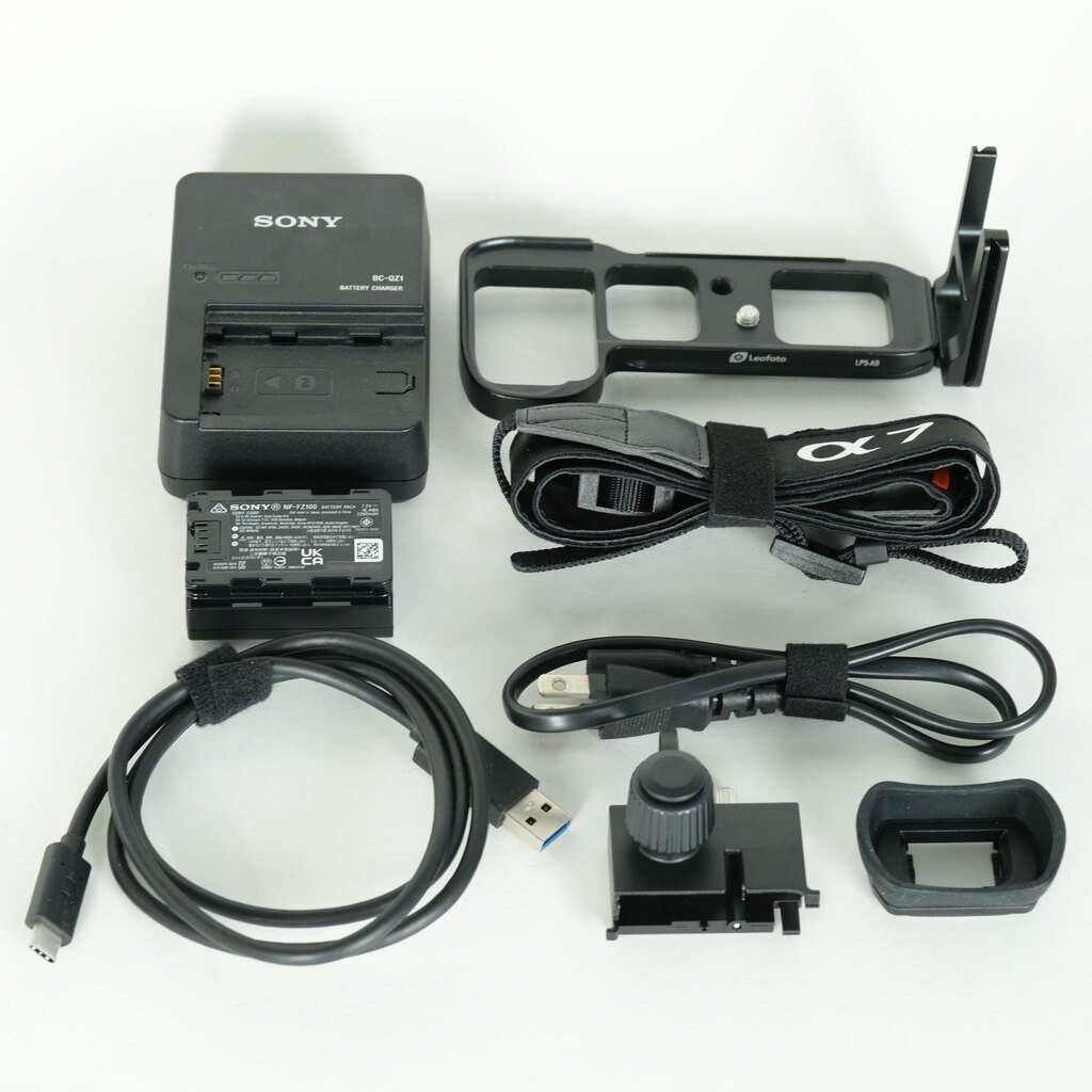 SONY α7R III（ILCE-7RM3）の出品 | ONE SCENE（ワンシーン）